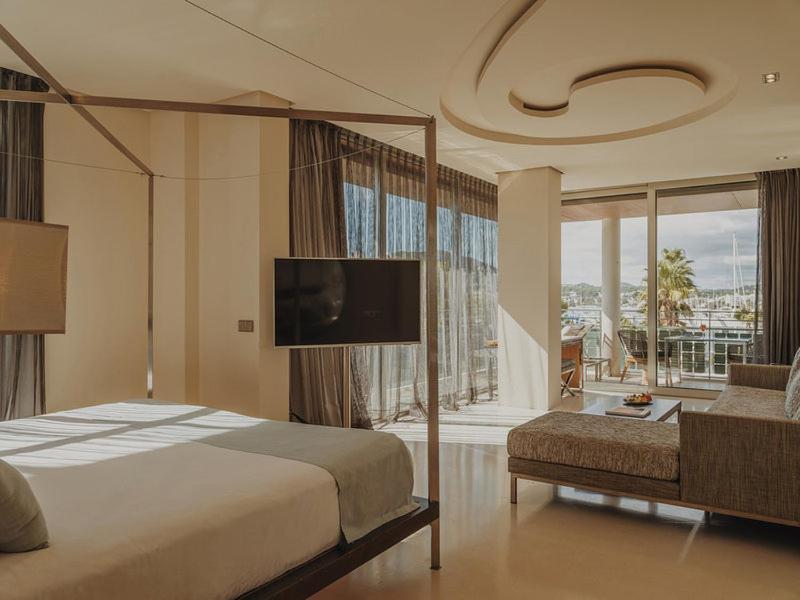 Corner Suite with Large Terrace & SPA access,1563276082:JPEG