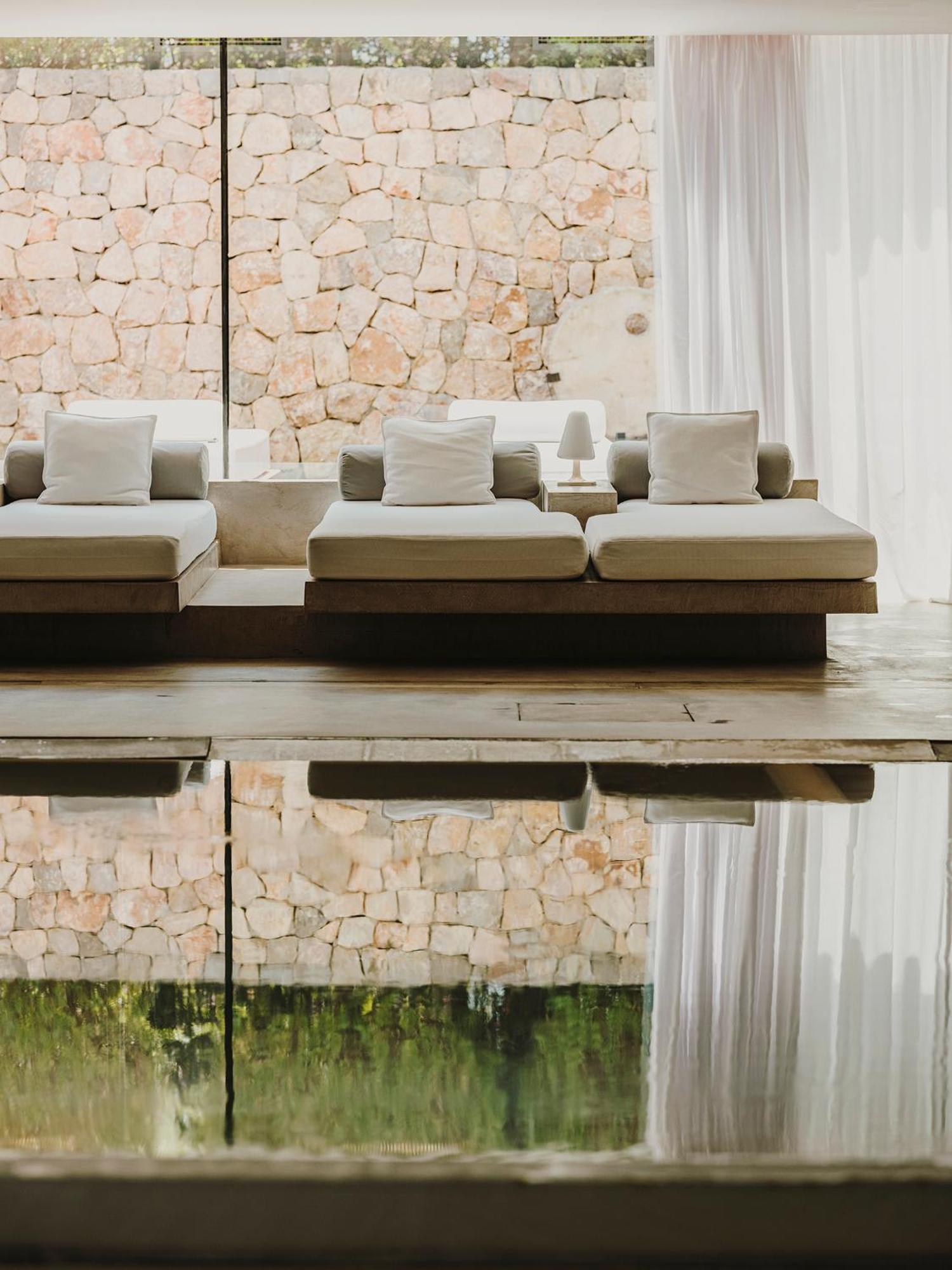 Corner Suite with Large Terrace & SPA access